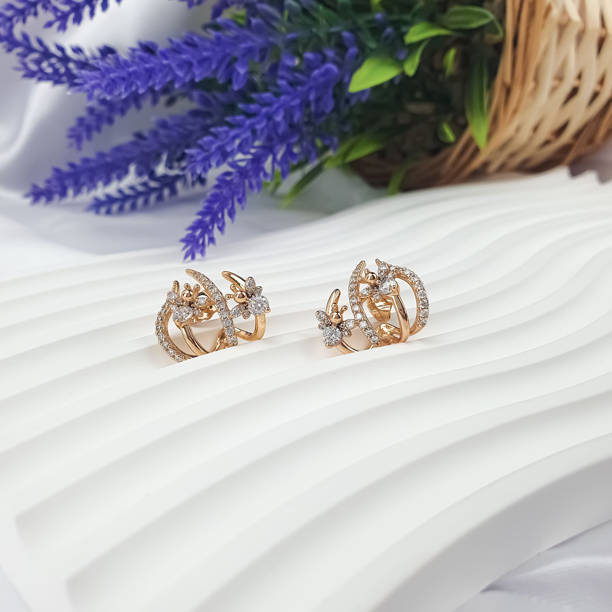 Auskari ar bitītiem jautrai noskaņai