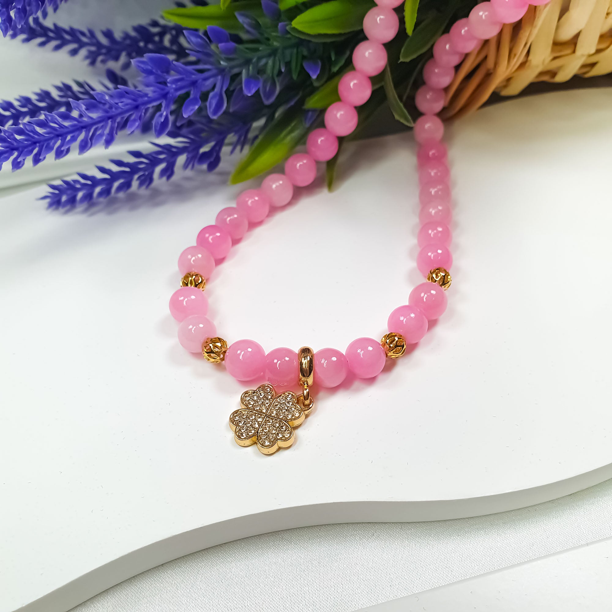 Smalka rozā toņa kaklarota ar apaļu lodīšu rindu