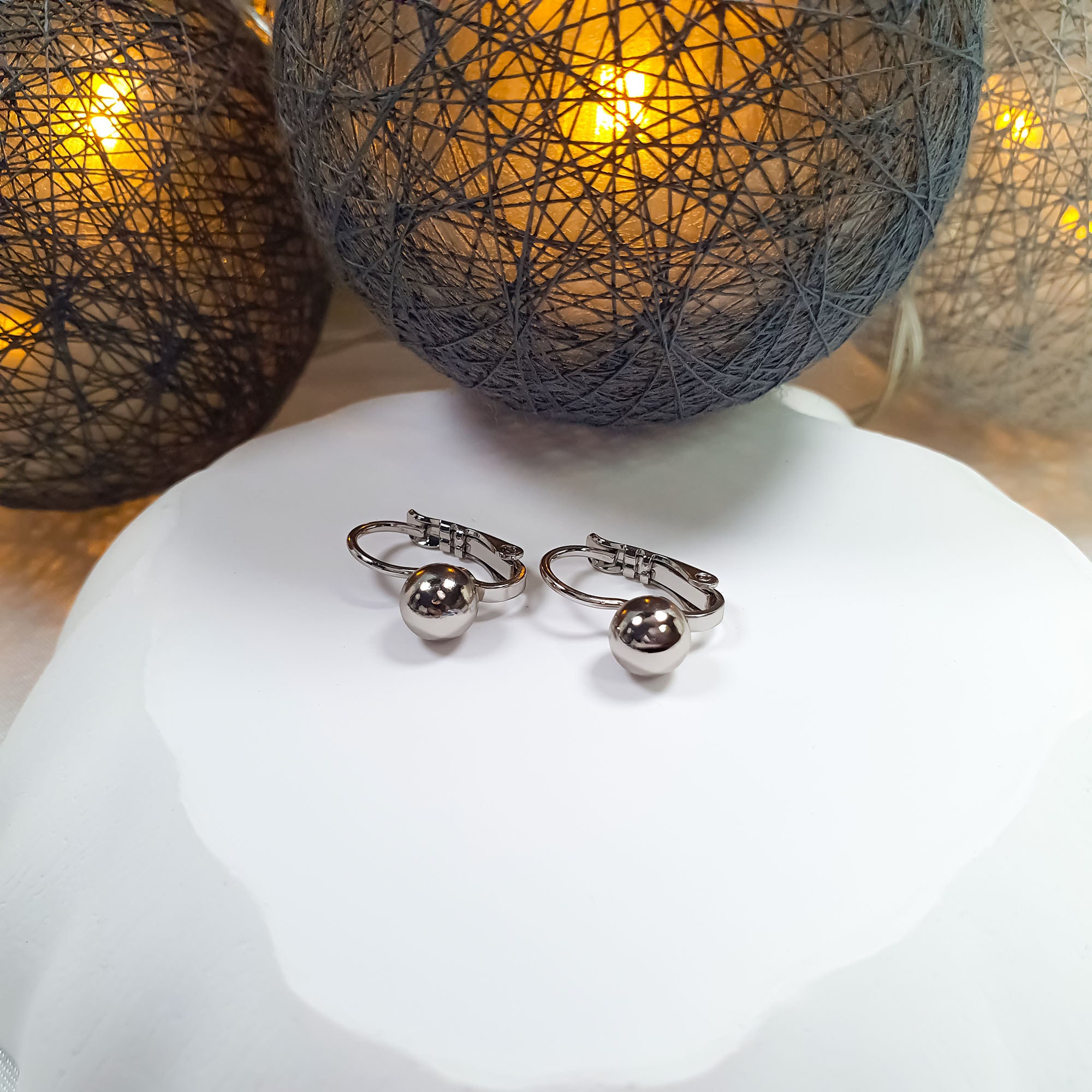 Klasiski auskari bez akmeņiem ar gludu virsmu