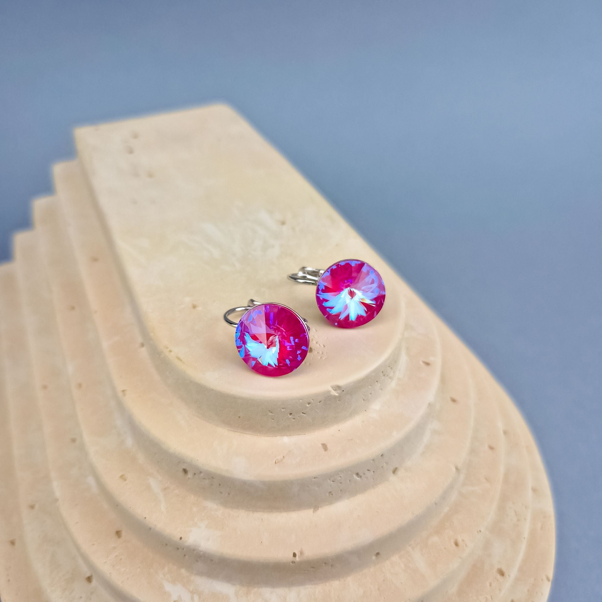 Auskari no medicīniskā zelta ar spīdīgiem Swarovski akmeņiem