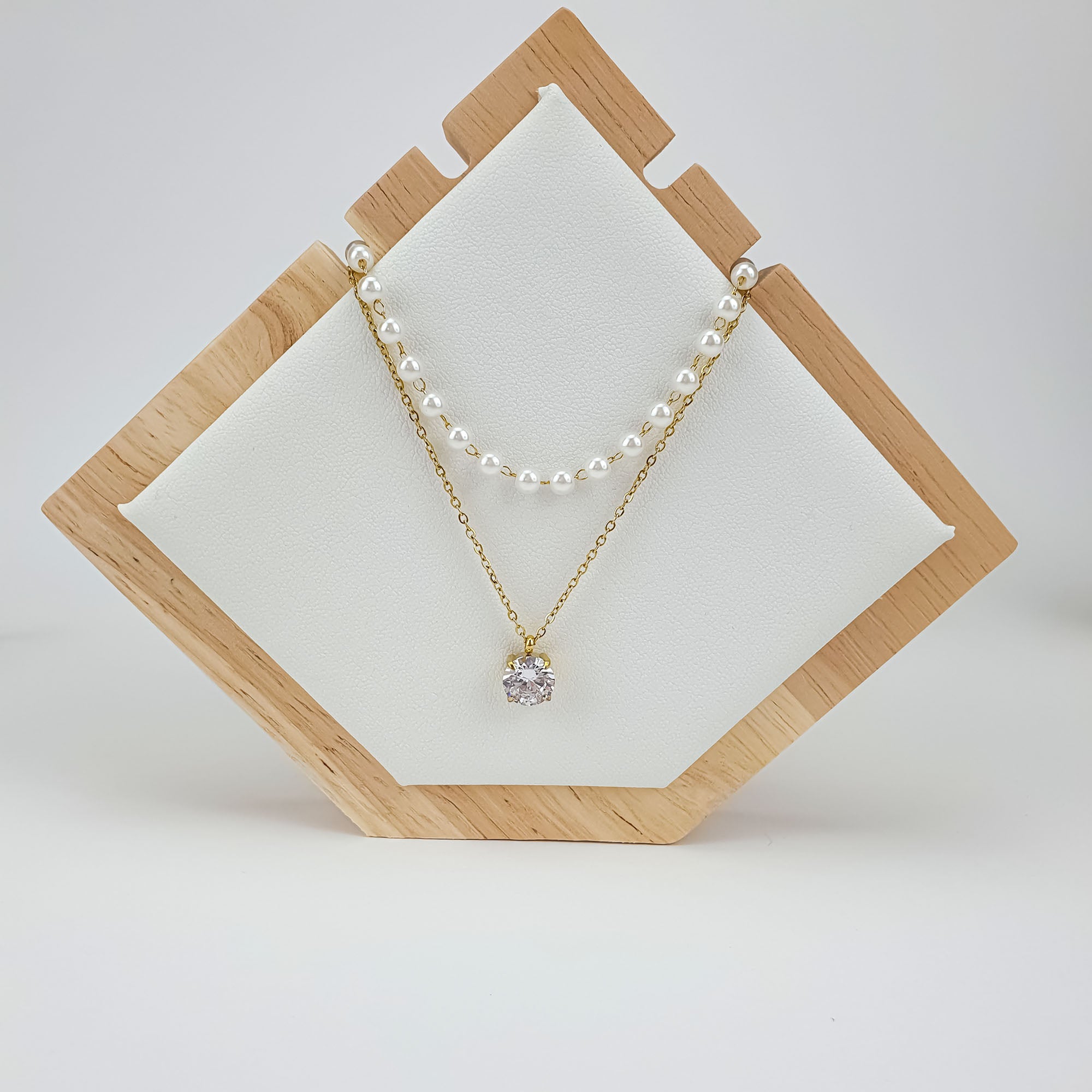 Elegantā kaklarota ar kristālu un pērlītēm